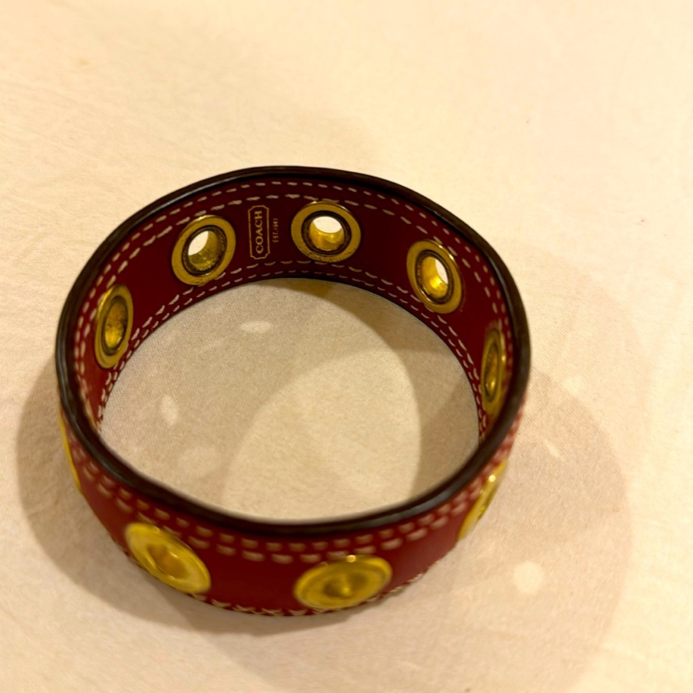 Stunning NEW Coach Leather Gromet Bangle Stackable Bracelet Red w/Gold Hardware